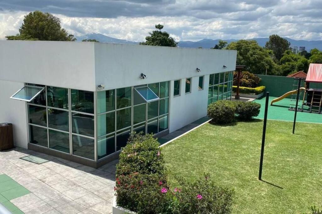 2 Rooms, 1 King Size Bed, 64" Smart Hdtv Guatemala City Eksteriør bilde