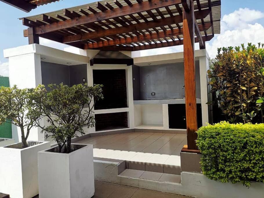 2 Rooms, 1 King Size Bed, 64" Smart Hdtv Guatemala City Eksteriør bilde
