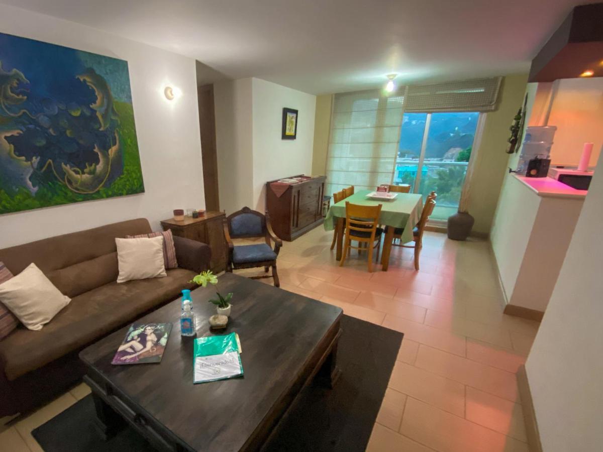 2 Rooms, 1 King Size Bed, 64" Smart Hdtv Guatemala City Eksteriør bilde