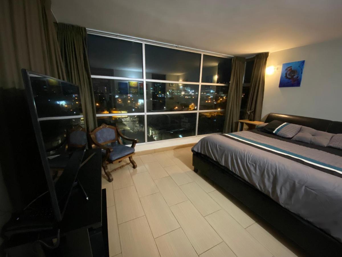 2 Rooms, 1 King Size Bed, 64" Smart Hdtv Guatemala City Eksteriør bilde