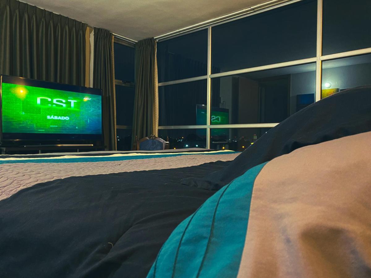 2 Rooms, 1 King Size Bed, 64" Smart Hdtv Guatemala City Eksteriør bilde