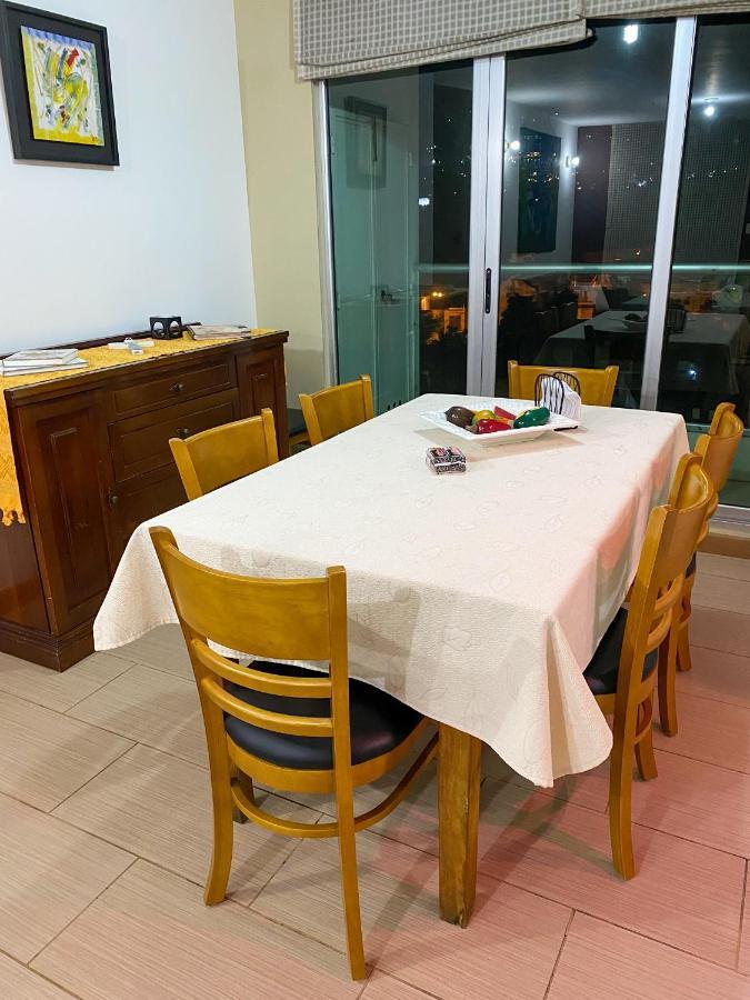 2 Rooms, 1 King Size Bed, 64" Smart Hdtv Guatemala City Eksteriør bilde