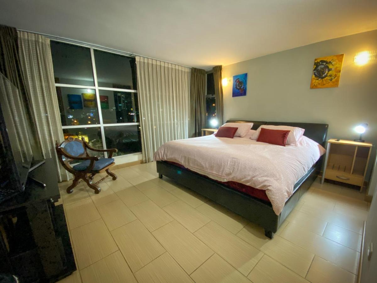 2 Rooms, 1 King Size Bed, 64" Smart Hdtv Guatemala City Eksteriør bilde